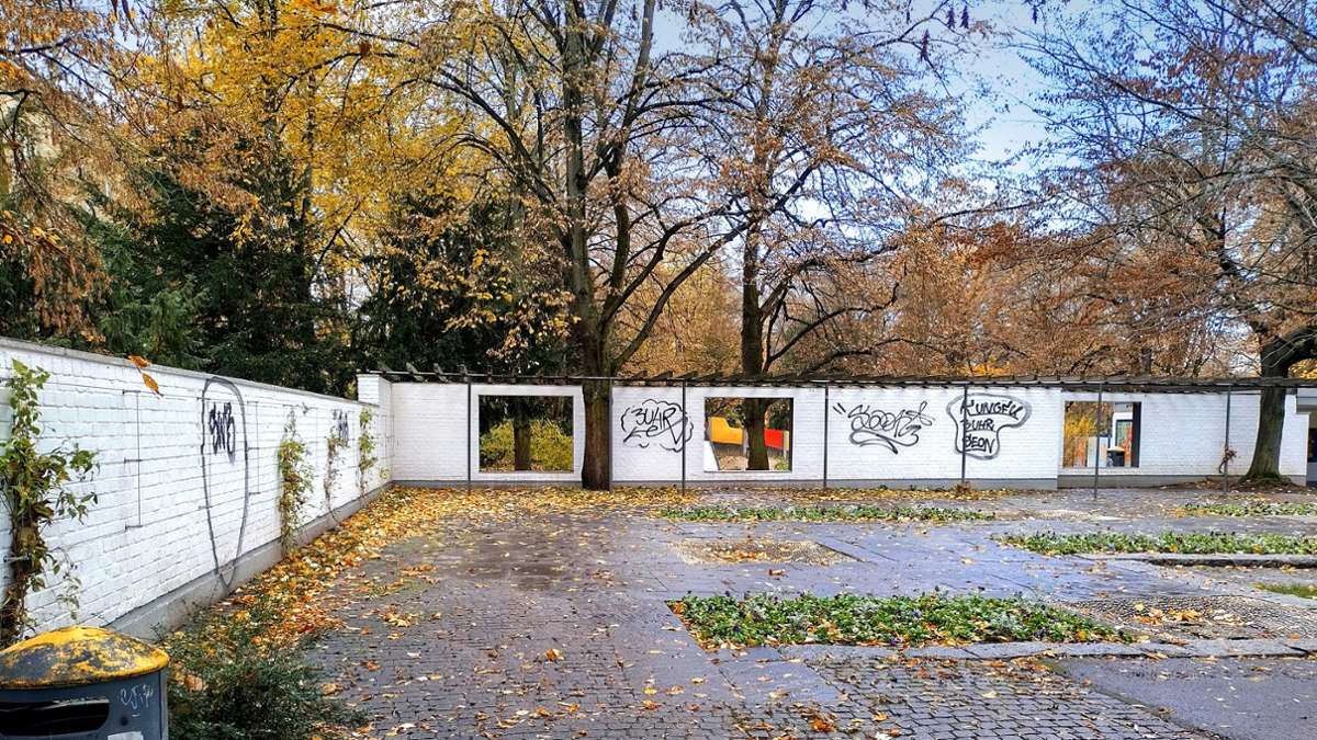 Erneut Vandalismus in Bad Cannstatt: Wieder Schmierereien auf den Kurpark-Mauern