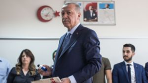 Erdogan und AKP führen nach ersten Teilergebnissen