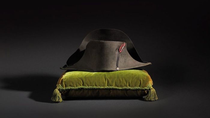 Hut von Napoleon für 350 000 Euro versteigert
