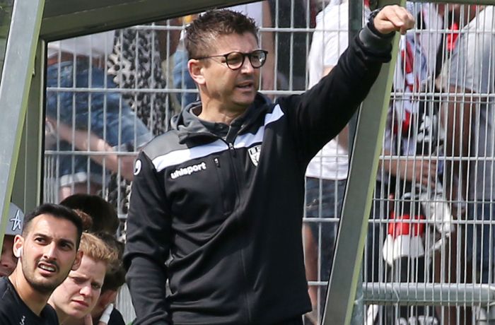 News zu den Stuttgarter Kickers: Albert Lennerth löst Lukas Kling bei der U17 ab