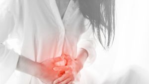 Einige Frauen leiden Höllenschmerzen – nicht nur während ihrer Periode. Foto: Adobe Stock/doucefleur