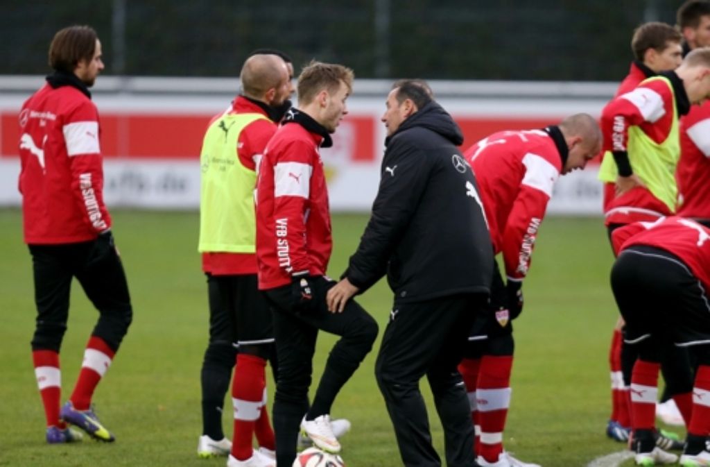 Huub Stevens beim Training der VfB-Profis Foto: Pressefoto Baumann