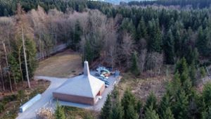 Der Bau eines Forstbetriebsgebäudes im Wald bei Tettnang (Bodenseekreis) lief dem Bund zufolge aus dem Ruder. Foto: dpa
