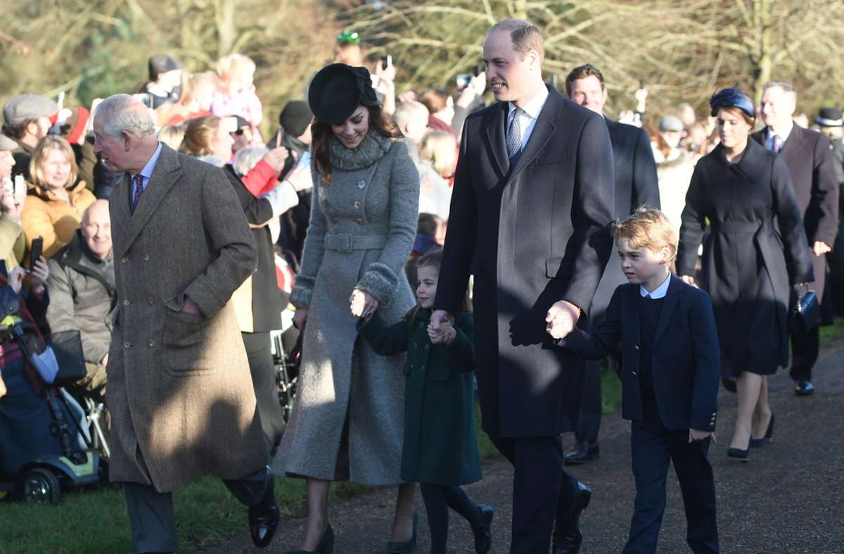 2019: Prinz Charles, Herzogin Kate, Prinzessin Charlotte, Prinz William und Prinz George (von links) auf dem Weg zum Gottesdienst.
