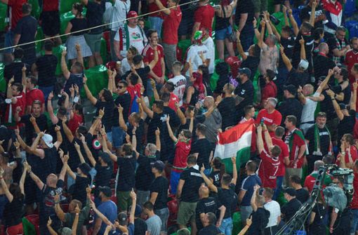 Die Uefa ermittelt wegen möglicher Verfehlungen ungarischer Fans. Foto: imago images/ActionPictures/via www.imago-images.de
