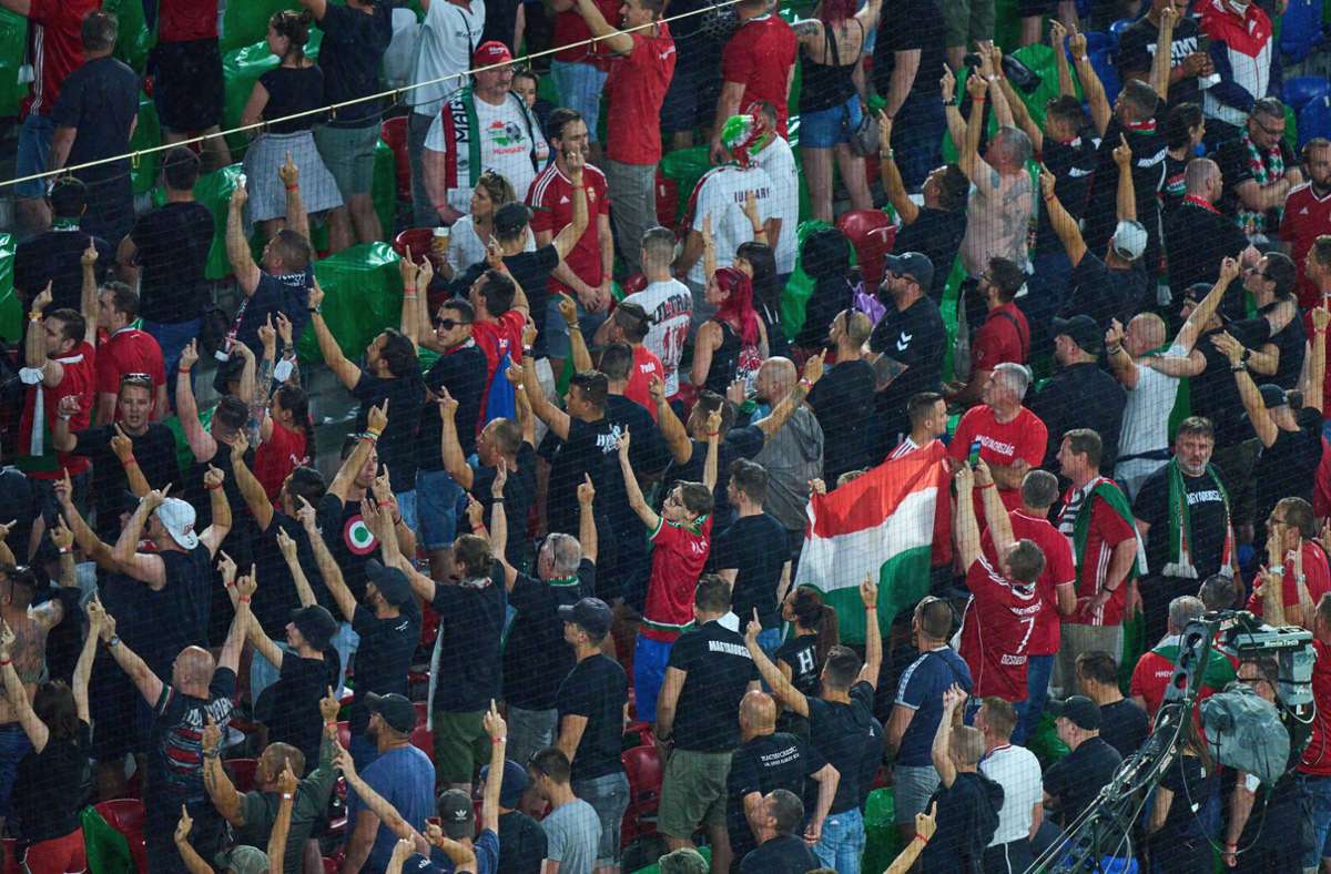 Die Uefa ermittelt wegen möglicher Verfehlungen ungarischer Fans.
