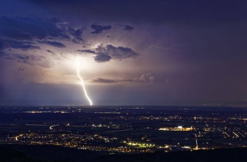 In Baden-Württemberg kam es gemessen an den Quadratmetern zu den meisten Blitzeinschlägen in Deutschland (Symbolfoto). Foto: IMAGO/imagebroker/IMAGO/imageBROKER/Norbert Probst