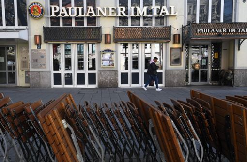 Restaurants und Biergärten müssen schließen. Foto: AFP/CHRISTOF STACHE