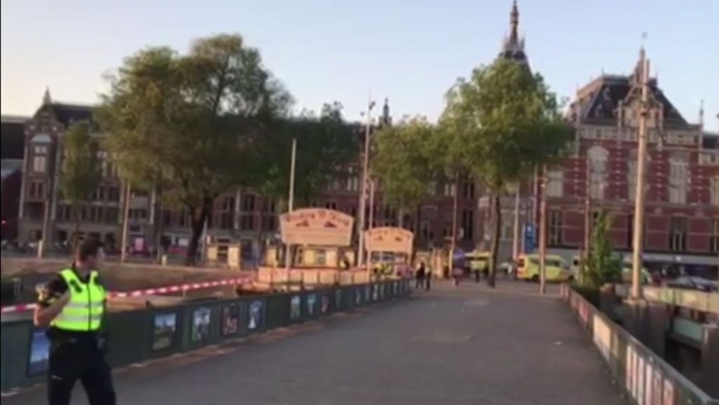 Acht Verletzte in Amsterdam: Autofahrer rast vor Hauptbahnhof in Menschenmenge