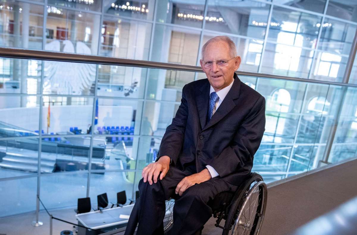 Wolfgang Schäuble (CDU), damaliger Bundestagspräsident, nach einem  Interview  im Berliner Reichstagsgebäude. Bis auf Kanzler und Bundespräsident kennt er alle Topämter in der deutschen Politik.