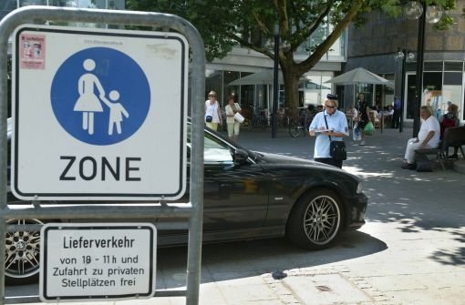 Immer mehr Autofahrer stellen ihre Fahrzeuge in Stuttgarter Fußgängerzonen ab.  Foto: Kraufmann