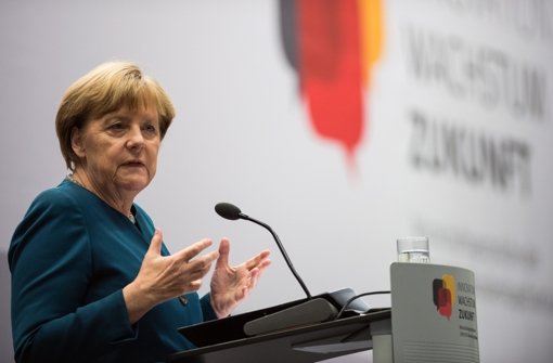 Bundeskanzlerin Angela Merkel (CDU) bei einem Kongress der CDU/CSU-Bundestagsfraktion in Berlin – sie landete auf Platz zwei des aktuellen Forbes-Rankings der mächtigsten Menschen. Wir haben die Top Ten der Mächtigsten in unserer Bildergalerie. Foto: dpa