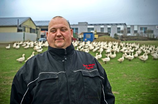 Den Gänsewirt Rolf Wais stört die öffentliche Aufregung in Sachen Vogelgrippe, er   mahnt zur Sachlichkeit. Foto: /Max Kovalenko