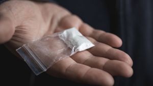 Bei dem weißen Pulver, das der Mann bei sich trug, soll es sich um Kokain handeln. (Symbolbild) Foto: Shutterstock