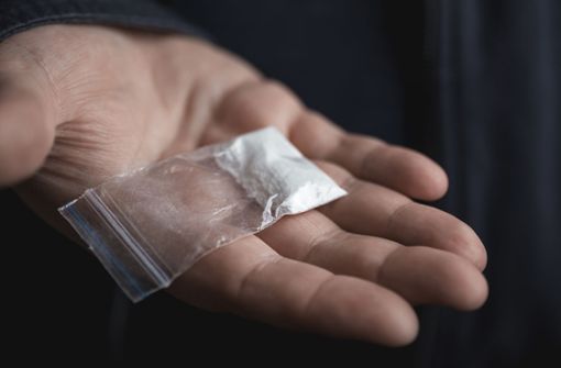 Bei dem weißen Pulver, das der Mann bei sich trug, soll es sich um Kokain handeln. (Symbolbild) Foto: Shutterstock