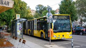 Mit dem Deutschlandticket einfach in den Bus steigen? Foto: Jaz_Online / shutterstock.com