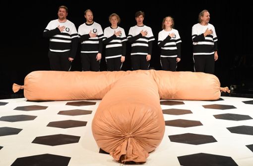 „Eine deutsche Wurstiade“ ist der Untertitel des Stücks über Uli Hoeneß. Foto: Theater Ulm