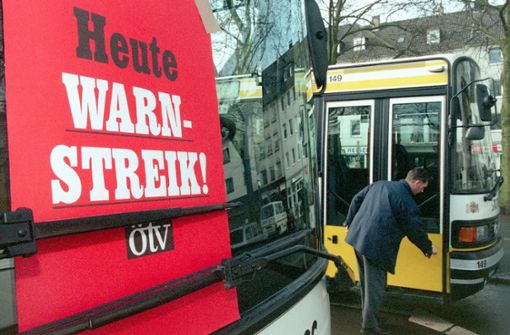 Solche Szenen soll es vorerst nicht mehr geben: Die privaten Busfirmen legen ihre Streikpläne erstmal auf Eis. Foto: dpa