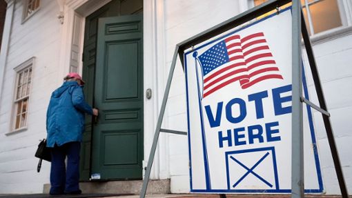 Ein Wahllokal in Kennebunk (Maine). Foto: Michael Dwyer/AP/dpa