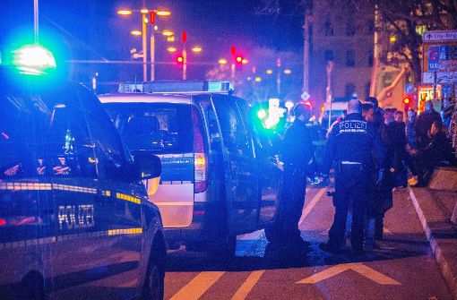 In Stuttgart-Mitte ist es am frühen Samstagmorgen zu einem Raub gekommen. Die Polizei sucht Zeugen. Foto: SDMG