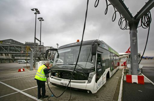 Am Stuttgarter Flughafen gibt es schon seit längerer Zeit eine E-Bus-Flotte. Foto: Roberto Bulgrin