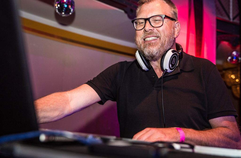 Die Stuttgarter DJ-Legende Uwe Sontheimer legt bei der Soul Night in der Alten Reithalle auf.