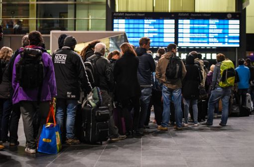 Im Oktober 2017 hatte Sturmtief „Xavier“ für langes Warten am Berliner Hauptbahnhof gesorgt. Mit Sturmtief „Friederike“ könnte es den Reisenden in Stuttgart am Donnerstag ähnlich gehen. Foto: dpa