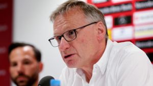 Reschke äußerte sich auf Nachfrage auch zum WM-Aus der Deutschen Nationalmannschaft. Im Mittelpunkt des Gesprächs mit Journalisten stand dennoch der VfB Stuttgart. Foto: Pressefoto Baumann