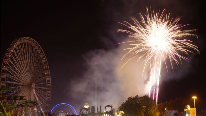 Volksfest findet mit Feuerwerk ein leuchtendes Ende