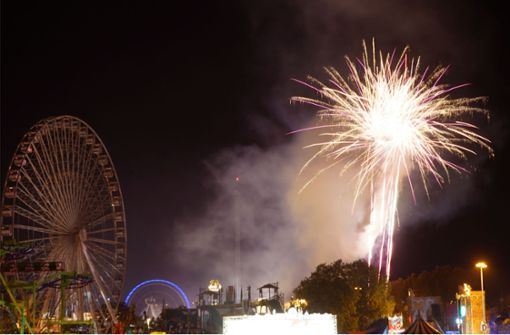 Mit einem Feuerwerk ging  das Cannstatter Volksfest zu Ende. Foto: Andreas Rosar Fotoagentur-Stuttg/Andreas Rosar