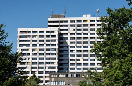 Viele Infizierte leben in diesem Hochhauskomplex in Göttingen. (Archivbild) Foto: dpa/Swen Pförtner
