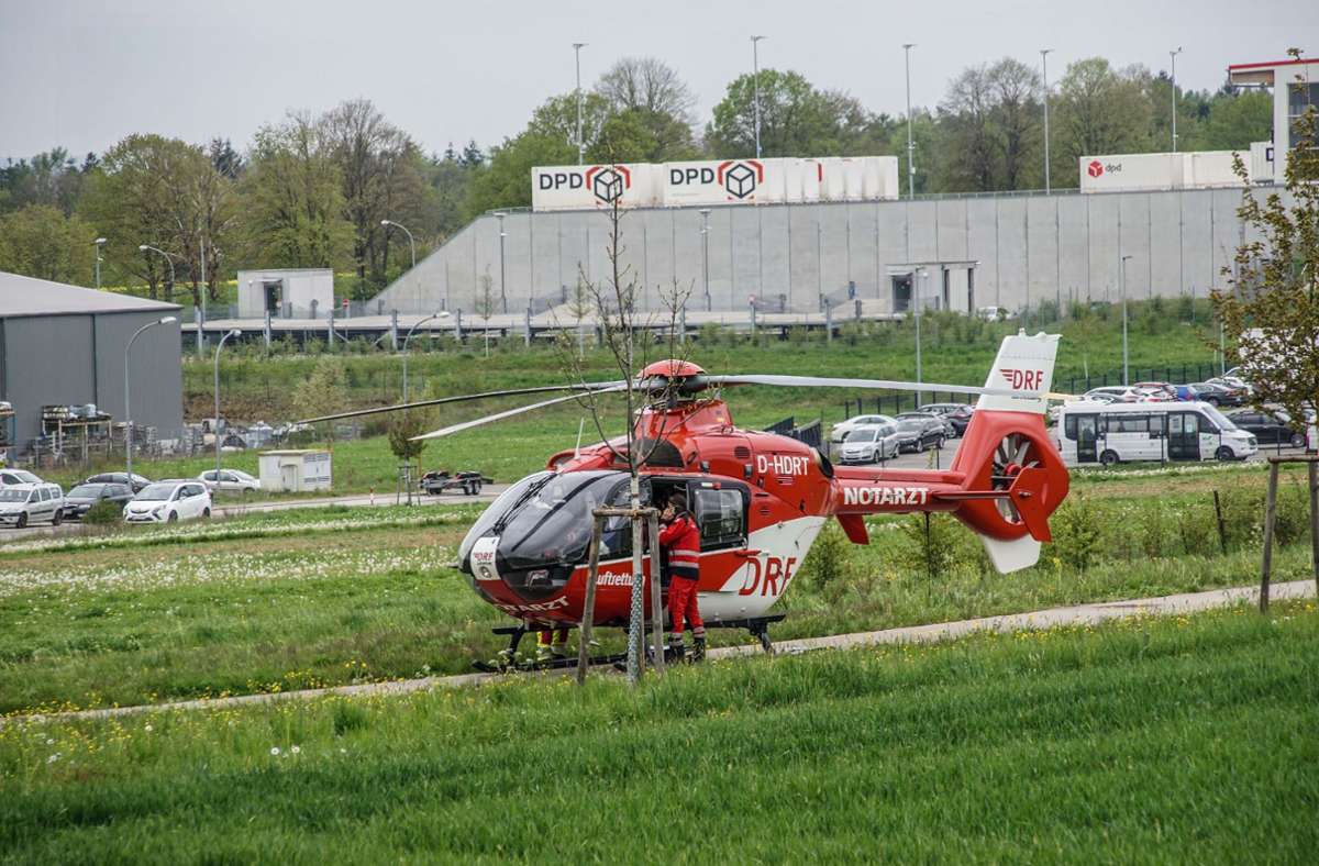 Ein Rettungshubschrauber brachte den Fahrer in ein Krankenhaus. Foto: SDMG//Dettenmeyer