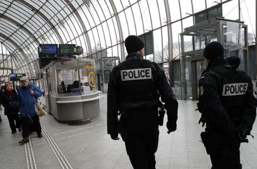 Der Bahnhof in Straßburg wird nach einem Fehlalarm evakuiert. Foto: AP