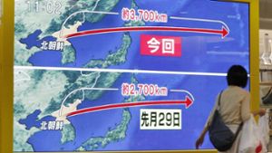 Auf einem Monitor in Japan wird am Freitag der erneute nordkoreanische Raktentest illustriert. Foto: kyodo