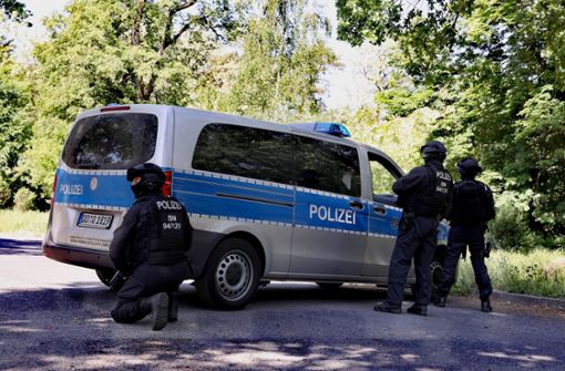 Die Polizei beendet den Großeinsatz bei Dresden, nennt aber keine Einzelheiten zum Täter. Foto: dpa
