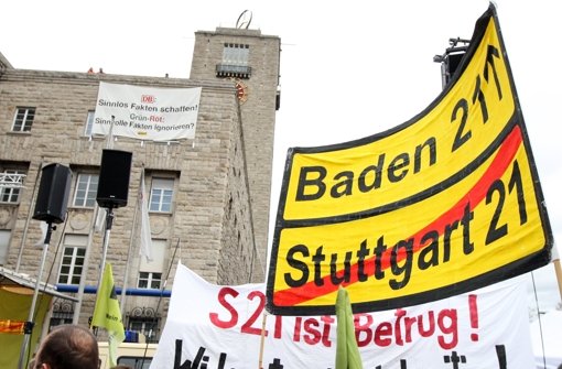 Der Widerstand gegen Stuttgart 21 – hier ein Bild aus dem Jahr 2012 – geht weiter. Die Gegner präsentieren jetzt ein Gutachten, das den Ausstieg nahelegen soll. Foto: dpa