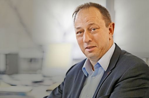 Wolfgang Nieke, der Betriebsratschef im Motorenwerk in Untertürkheim, stellt bei den Daimler-Beschäftigten eine zunehmende Verunsicherung fest. Foto: Daimler