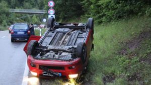 Der Opel der Frau überschlug sich, andere Fahrzeuge waren wohl nicht in den Unfall verwickelt. Foto: SDMG/SDMG / Schulz