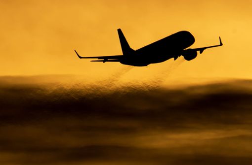 Bundestagsabgeordnete sollen 2018 für Dienstreisen stärker das Flugzeug genutzt als im Vorjahr. (Symbolfoto) Foto: dpa