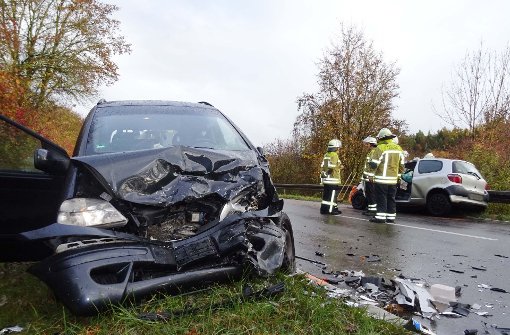 Auf der Landstraße L1185 bei Aichtal im Kreis Esslingen kam es am 6. November zu einem schweren Unfall. Foto: Andreas Rosar