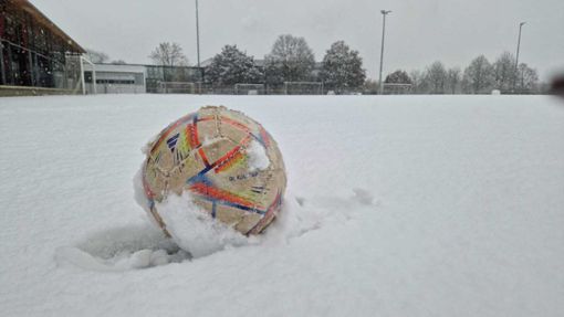 Alle Spiele der Verbandsliga Württemberg wurden witterungsbedingt abgesagt – auch in Echterdingen ist eine Menge Schnee gefallen. Foto: Günter Bergmann