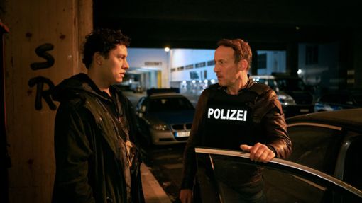 Bei einem Polizeieinsatz stoßen Thorsten Falke (Wotan Wilke Möhring, rechts) und Denis (Malik Blumenthal) aufeinander. Foto: NDR/Georges Pauly