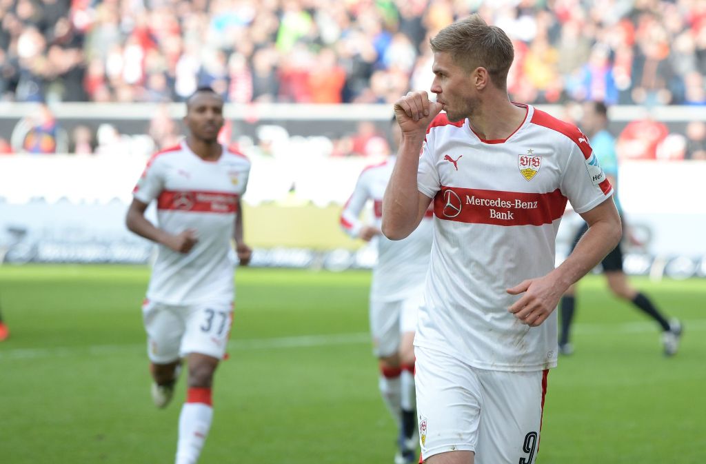Simon Terodde trifft beim 2:1 des VfB Stuttgart gegen den SV Sandhausen doppelt.