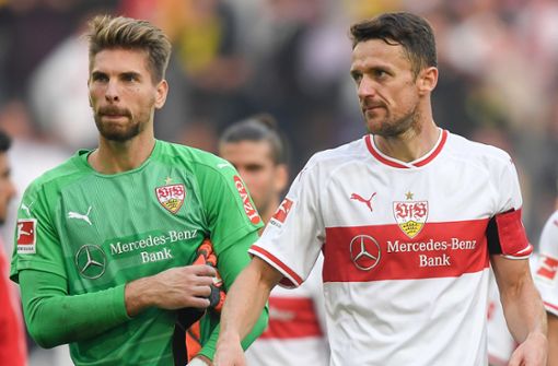 Ron-Robert Zieler und Kapitän Christian Gentner: Bleiben sie auch in der zweiten Liga beim VfB Stuttgart? Foto: dpa