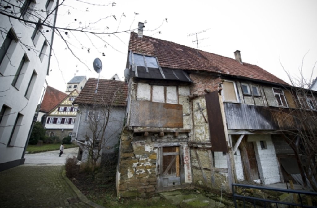 Baden-Württembergs zweitältestes Dorfhaus an der Linsenhofer Straße 4 und 6wird saniert.