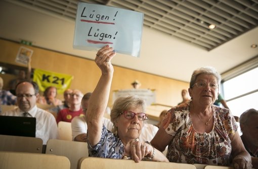 S-21-Protest im Rathaus Foto: Lichtgut/Leif Piechowski