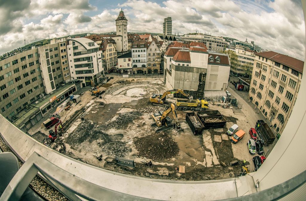 So fing 2016 alles an: Die alte Rathausgarage ist weg, der Bereich hinter dem Rathaus wird völlig umgewandelt. Foto: Lichtgut/Leif Piechowski