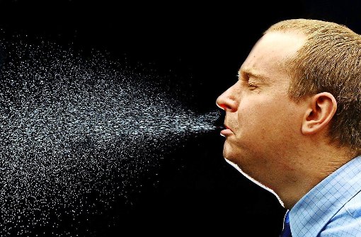Beim Niesen schießen Luft und Viren aus der Nase. Foto: dpa