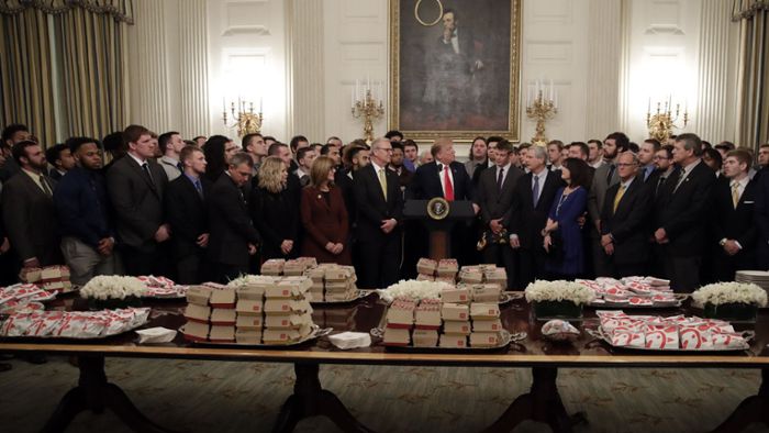 US-Präsident tischt erneut Fast Food für Football-Team auf