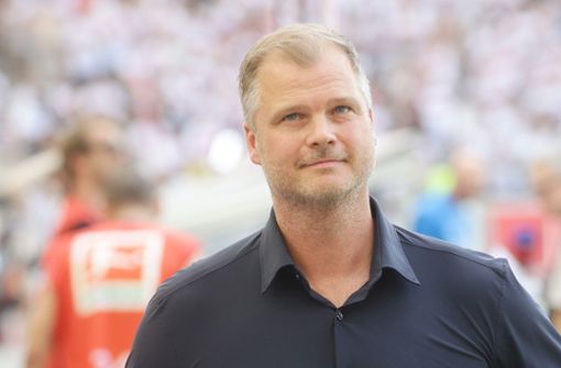 VfB-Sportdirektor Fabian Wohlgemuth sah gegen den VfL Wolfsburg eine große Willensleistung seiner Mannschaft. In unserer Bildergalerie blicken wir auf den 3:1-Sieg zurück. Foto: Baumann